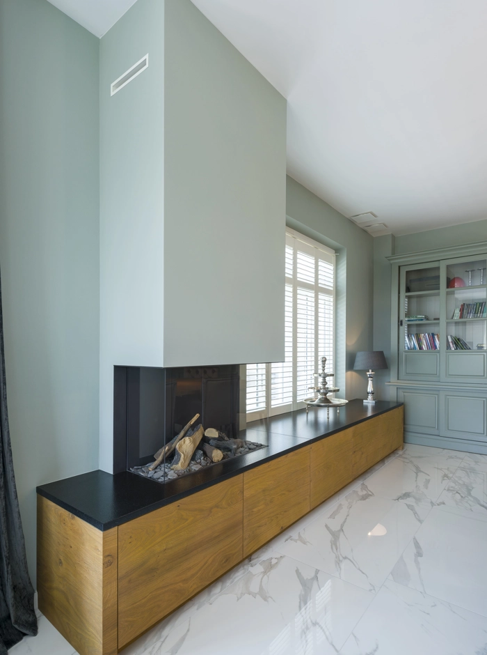 Luxe herenhuis interieur met haard