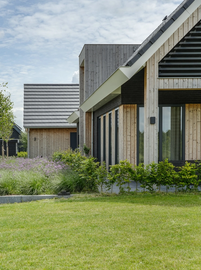 Schuurwoning met houten gevelbekleding