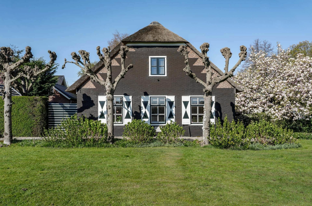 landelijke-boerderijwoning-achterzijde.jpg