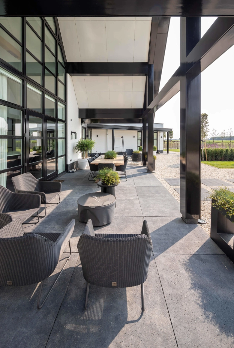 buiten-terras-maatwerk-villa.jpg