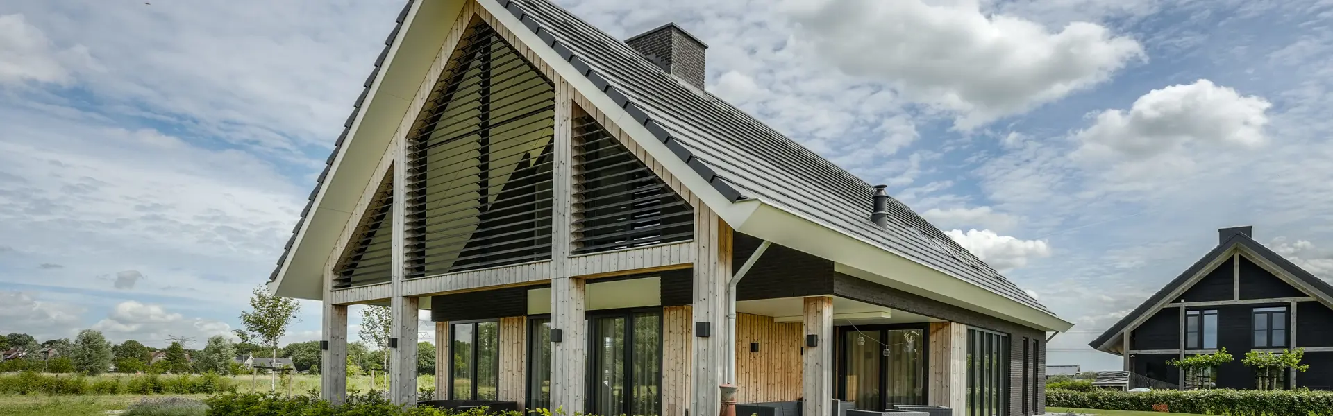 Schuurwoning met houten gevelbekleding