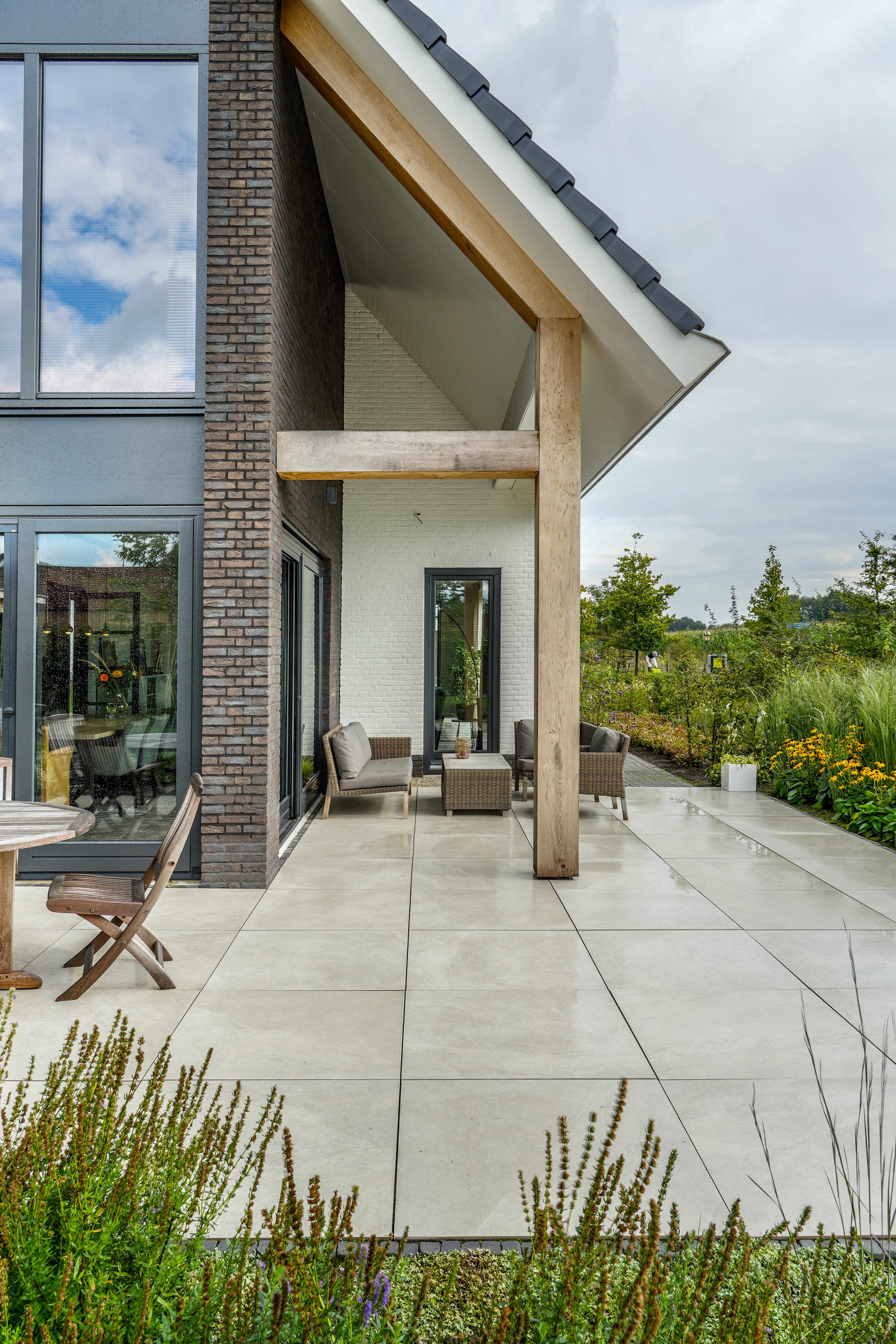 Moderne schuurwoning met houten spanten