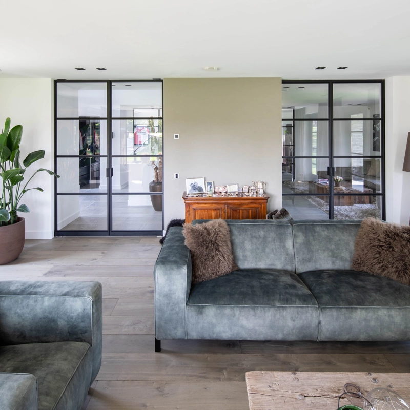Een warm en moderne woonkamer