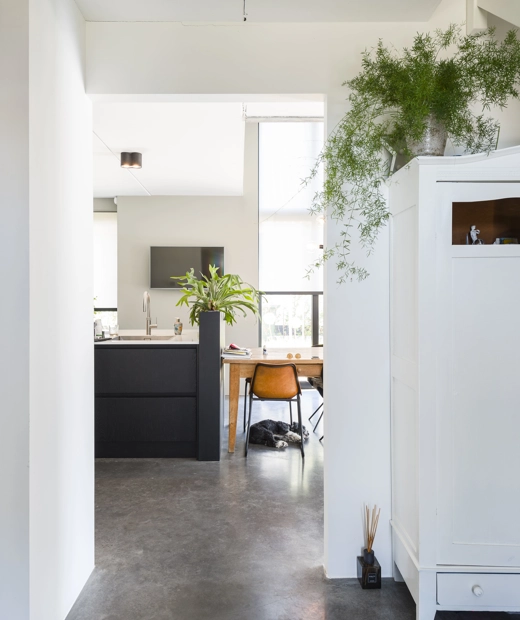 Modern interieur met doorkijkje