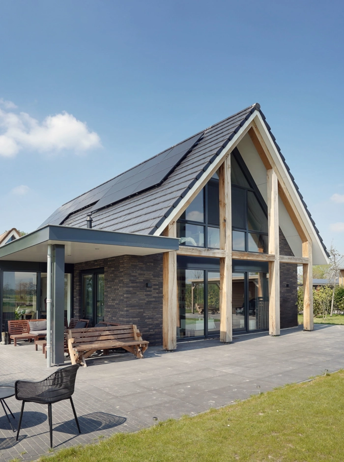 Schuurwoning met houten gevelbekleding