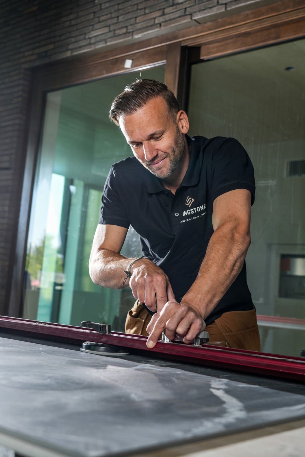 Uitvoerder livingstone bouwteam aan het werk