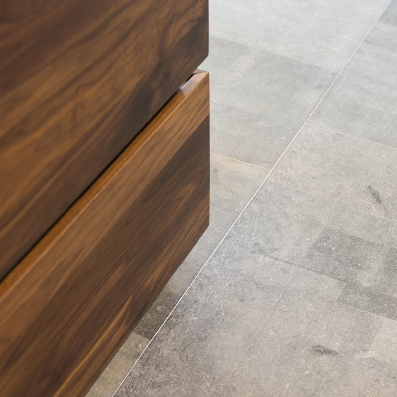 Detailopname van een houten keukenlade