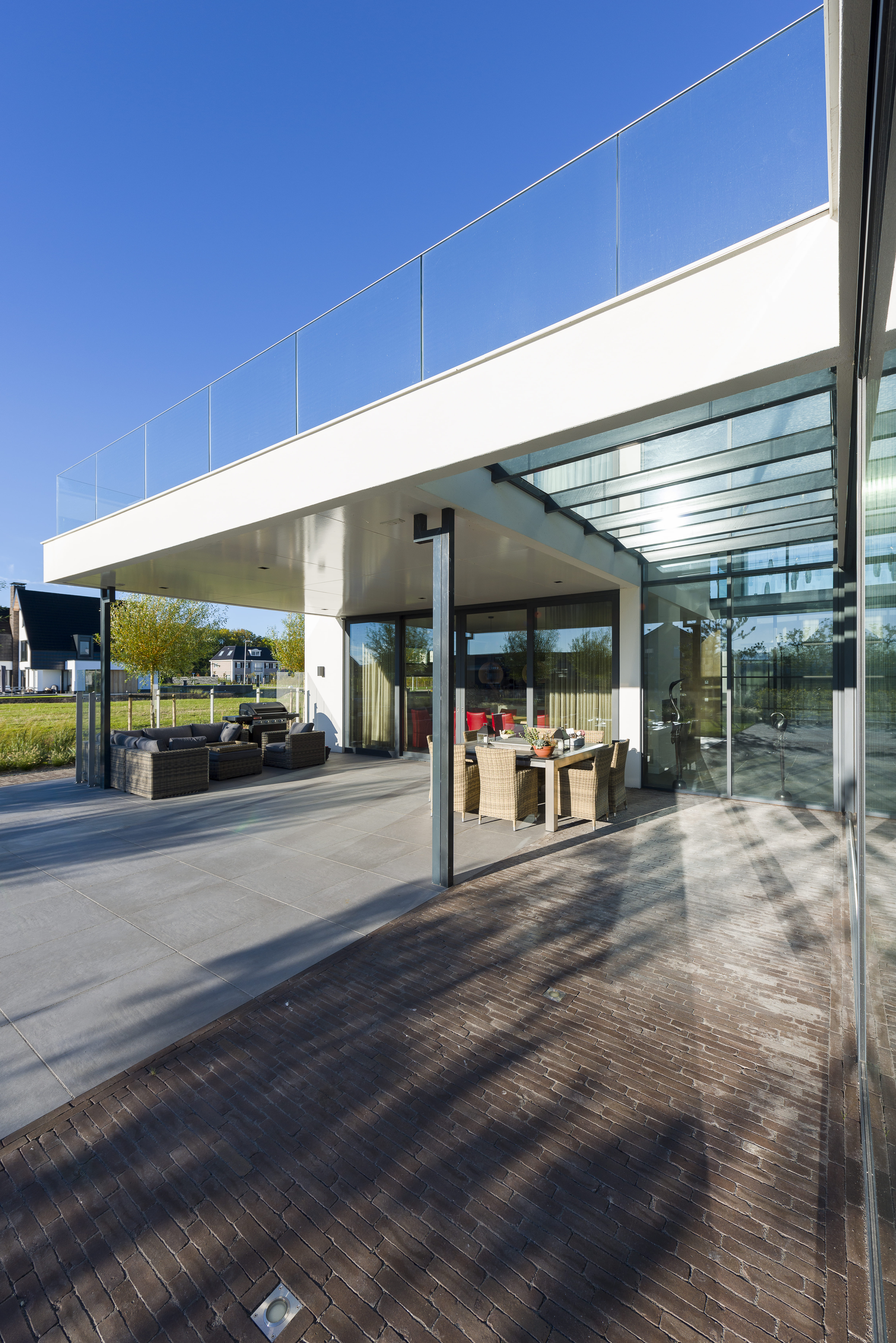 Ruimtelijke kubistische levensloopbestendige villa