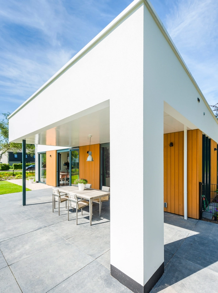 Bungalow met witte gevel