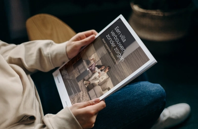 Vrouw leest verbouw whitepaper van Livingstone