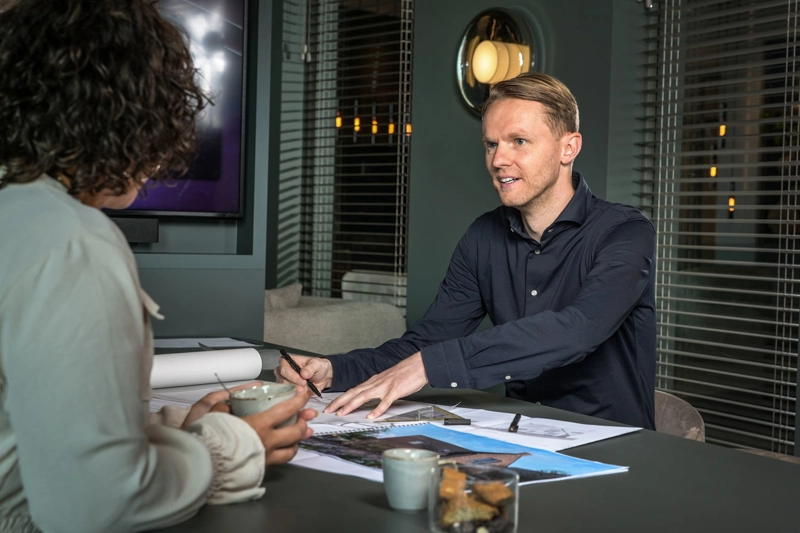 Livingstone adviseur in gesprek met klant