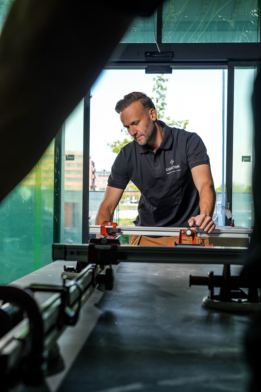 Uitvoerder livingstone bouwteam aan het werk
