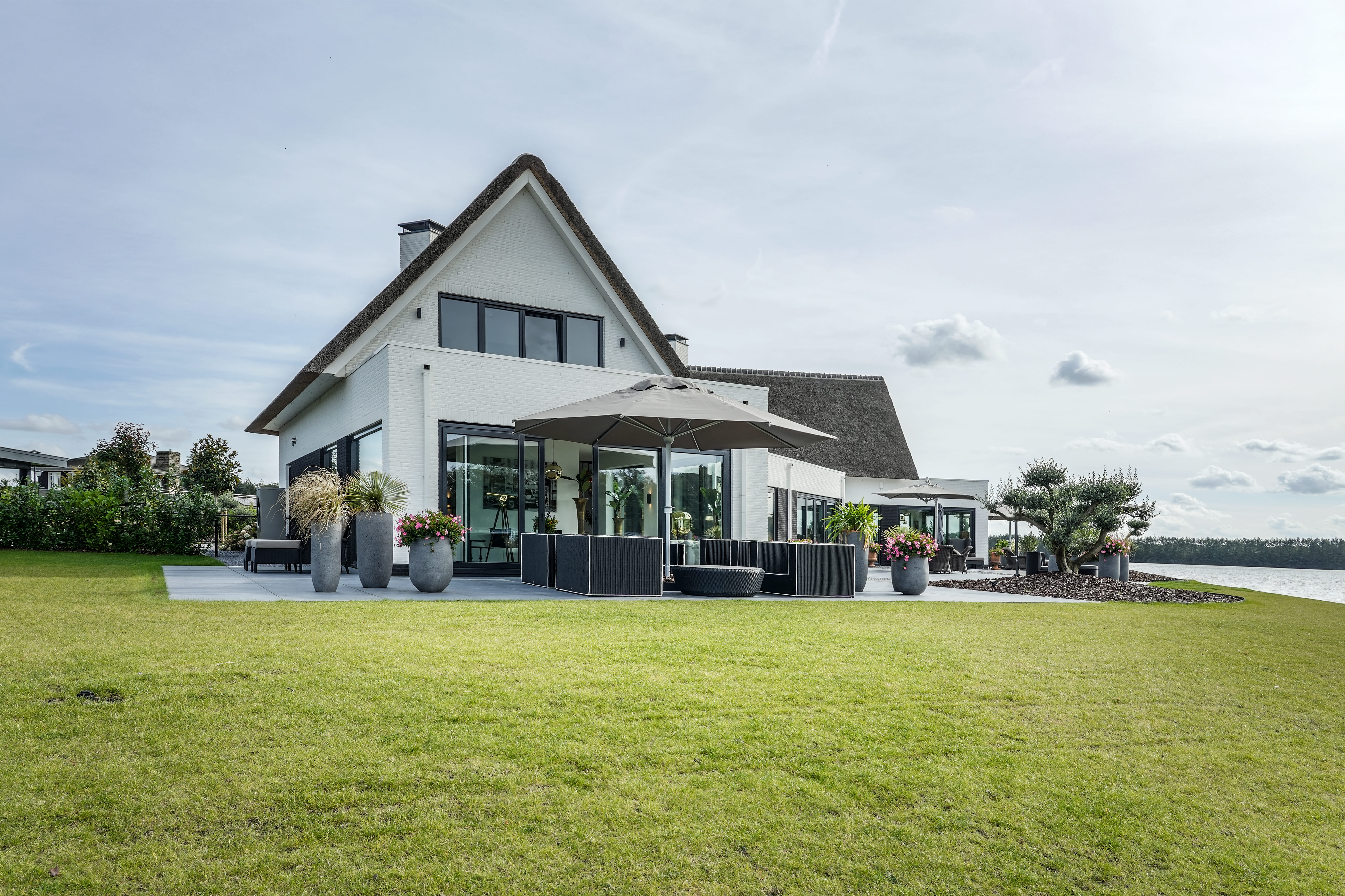 Landelijke villa met rieten kap