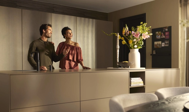 designkeuken-koppel-staat-bij-aanrecht.jpg