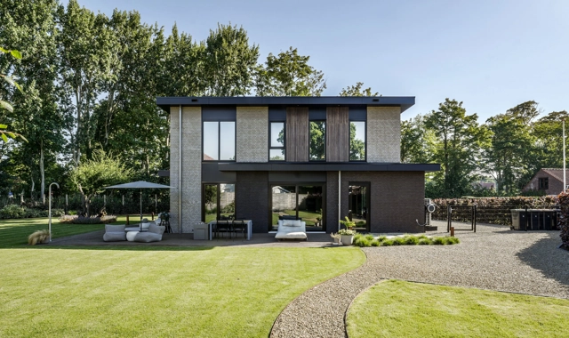 Voorzijde van moderne villa