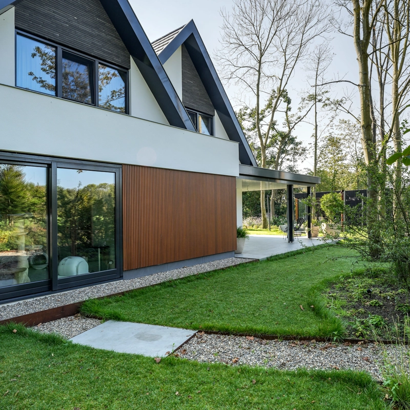 Eigentijdse villa hout elementen