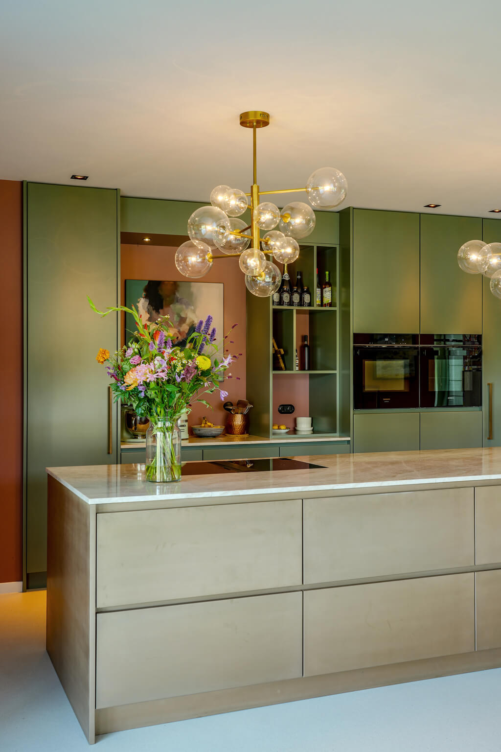 Luxe, groene maatwerk designkeuken