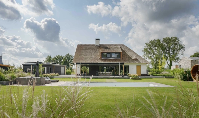 landelijke-villa-achterzijde-met-wellness.jpg
