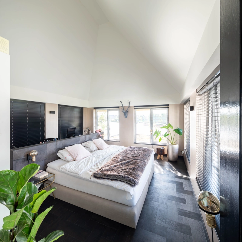 Het interieur van een slaapkamer met vide