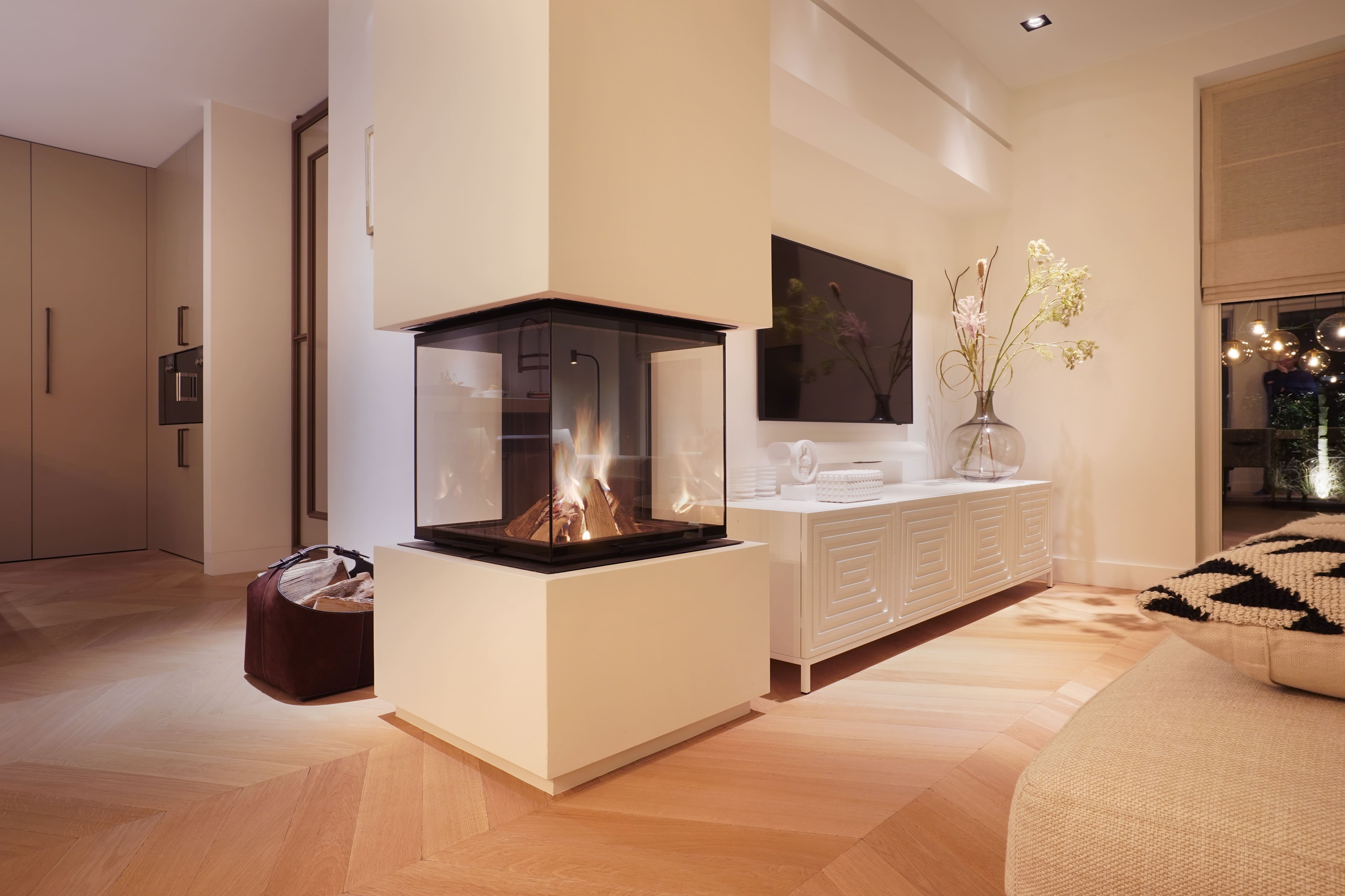 Moderne haard met strak interieur