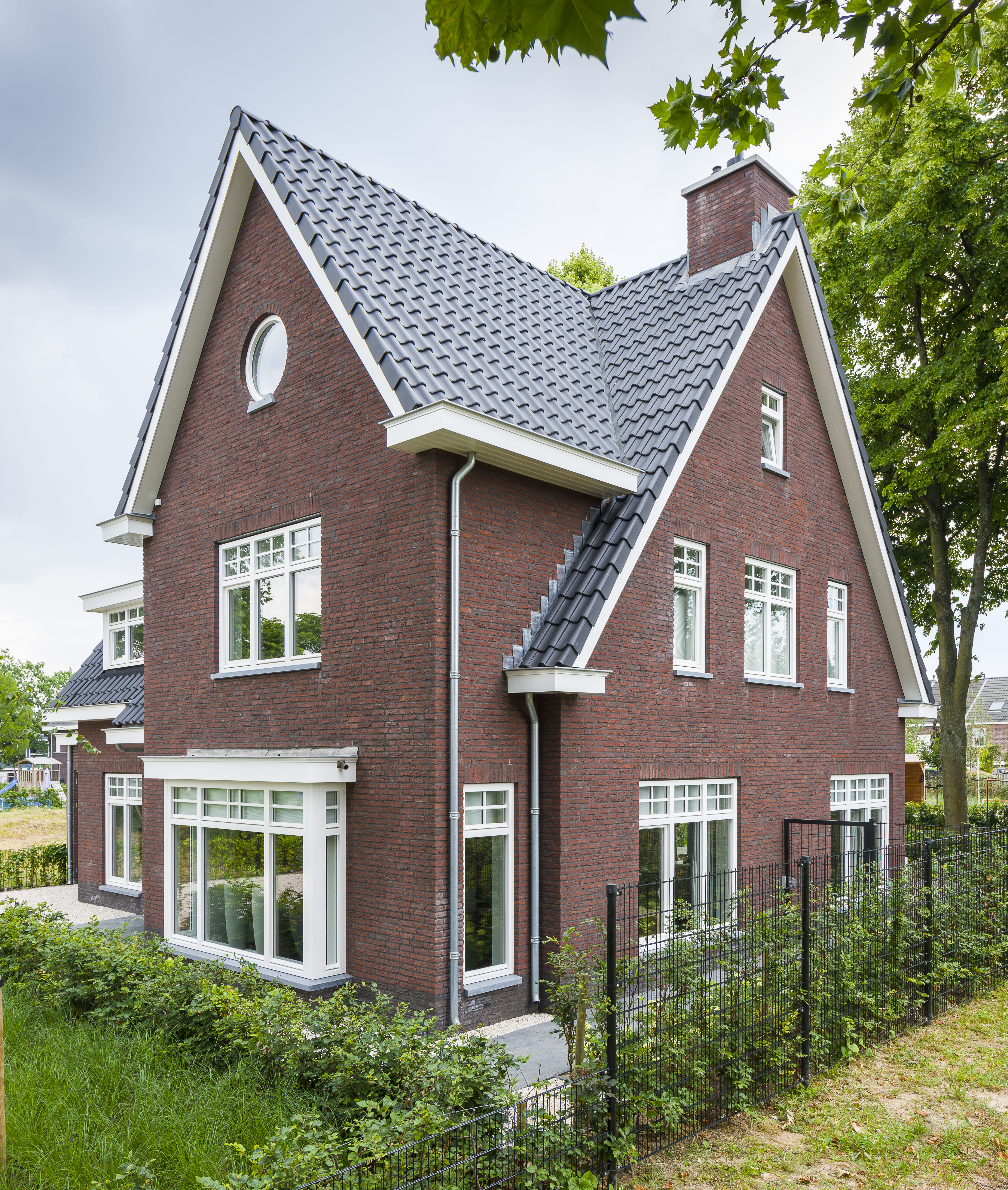 Schuinachter zijde van herenhuis