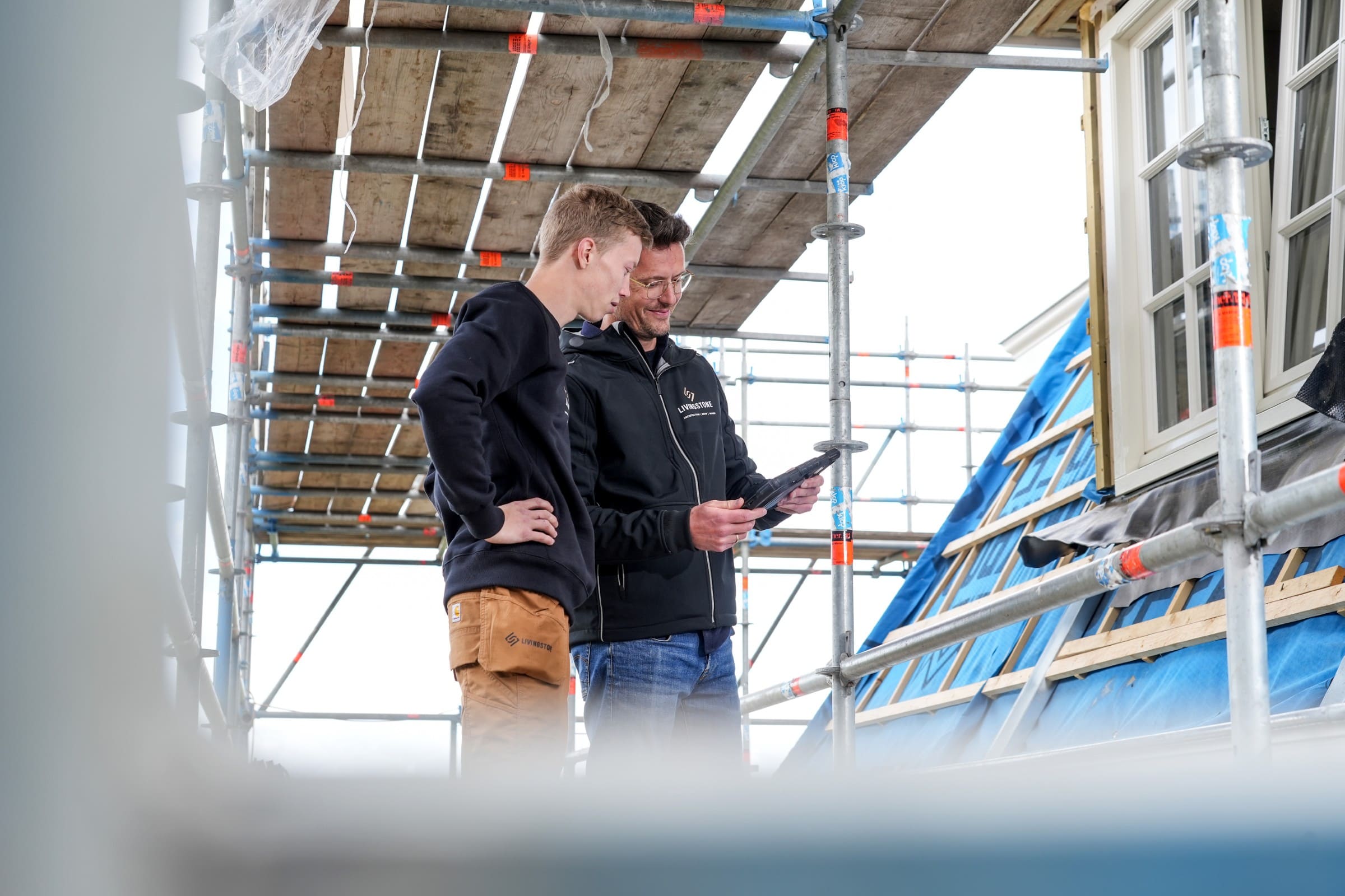 Projectleider en uitvoerder Livingstone zijn aan het werk